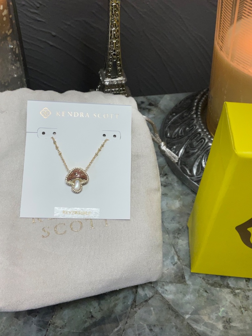 Kendra Scott Mushroom Gold Short Pendant Necklace in Brown Mix - Picture 4 of 8